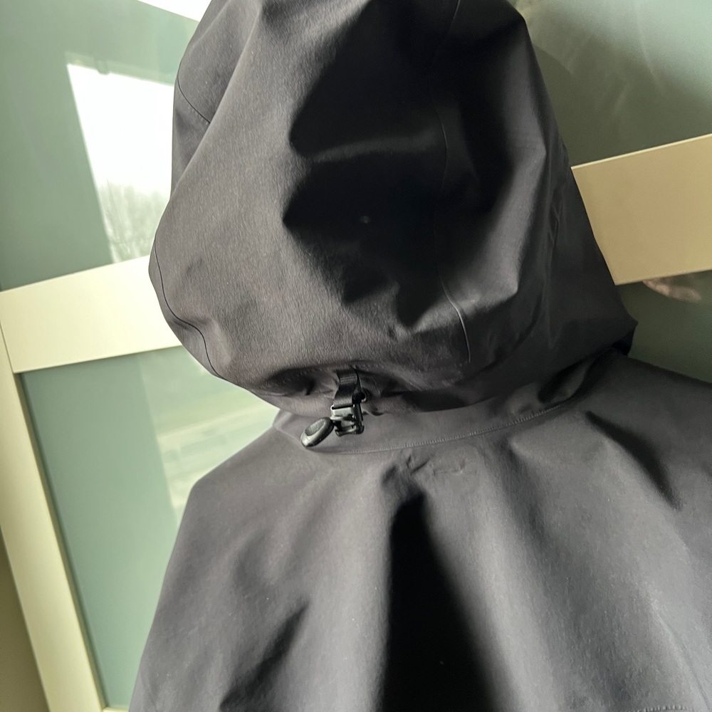 Arc'teryx Beta AR Black Raincoat - Picture 13 of 16